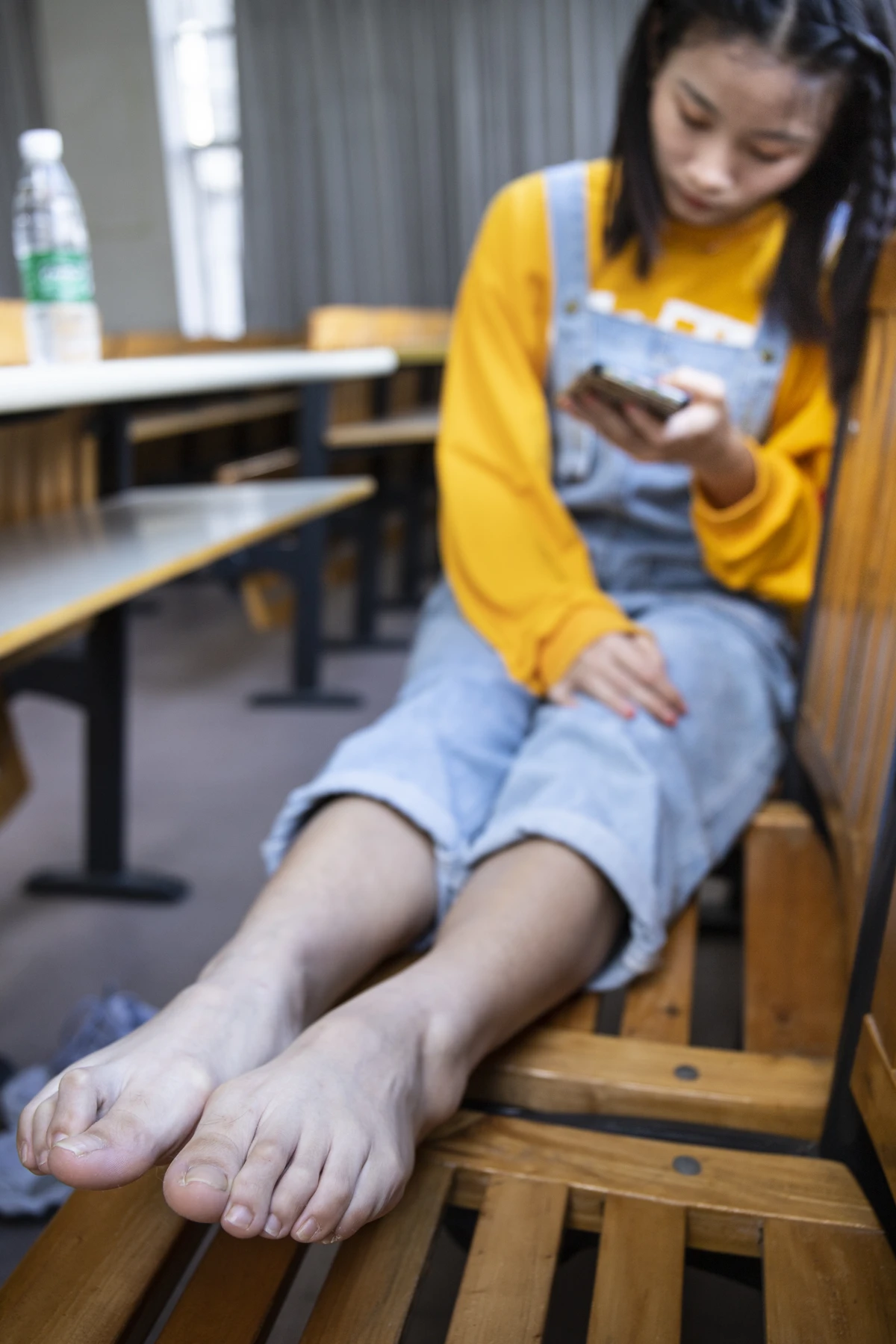 [Mzsock] NO.019 From a tricky angle, Sichuan girl Linlin shows off her beautiful feet in the classroom Southern football skills#[121P]-65