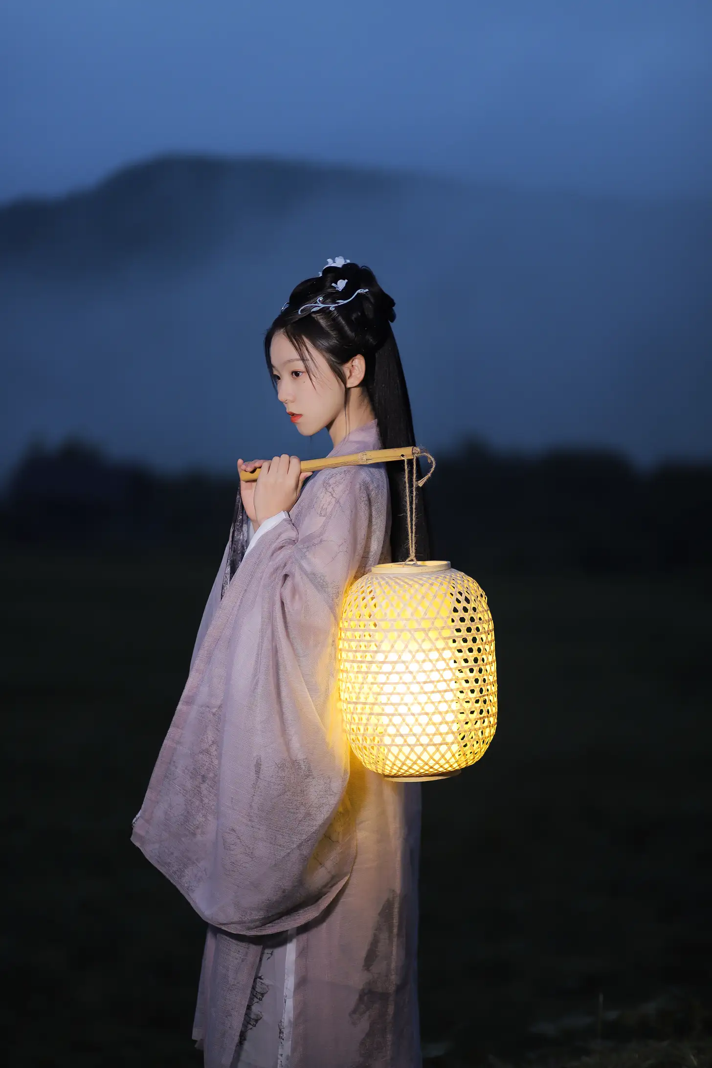 [YITUYU] 2022.02.05 Vol.753 – Hold a lantern to illuminate the rivers and mountains A sweetheart#[22P]-7